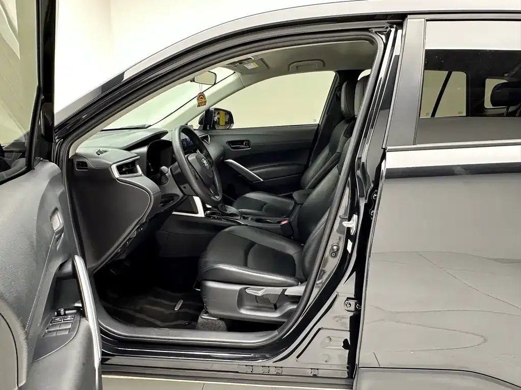 Toyota Corolla Cross 2024 из CN, фото 8