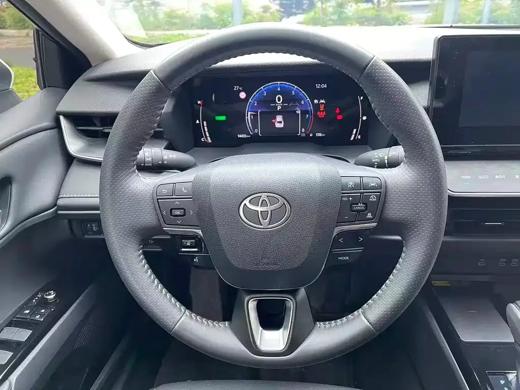 Toyota Camry — фото 5