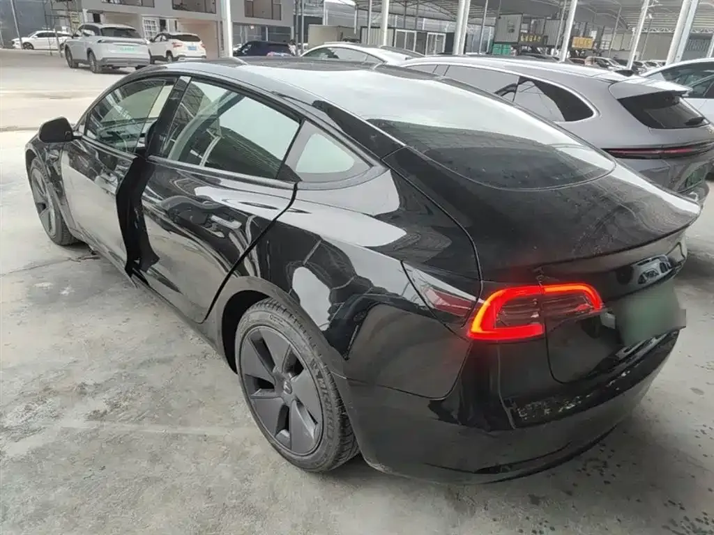 Tesla Model 3 — фото 8
