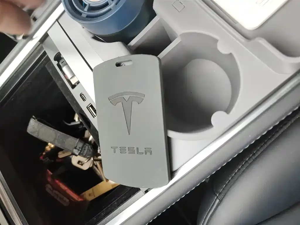 Tesla Model 3 — фото 2