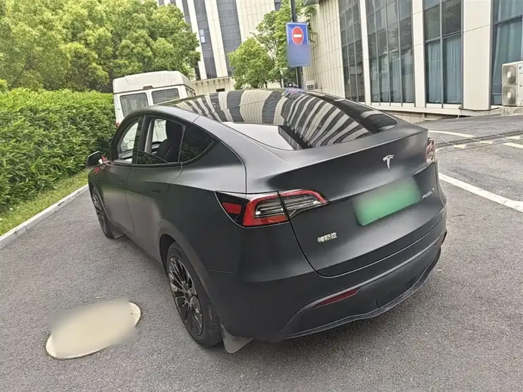Tesla Model Y — фото 10
