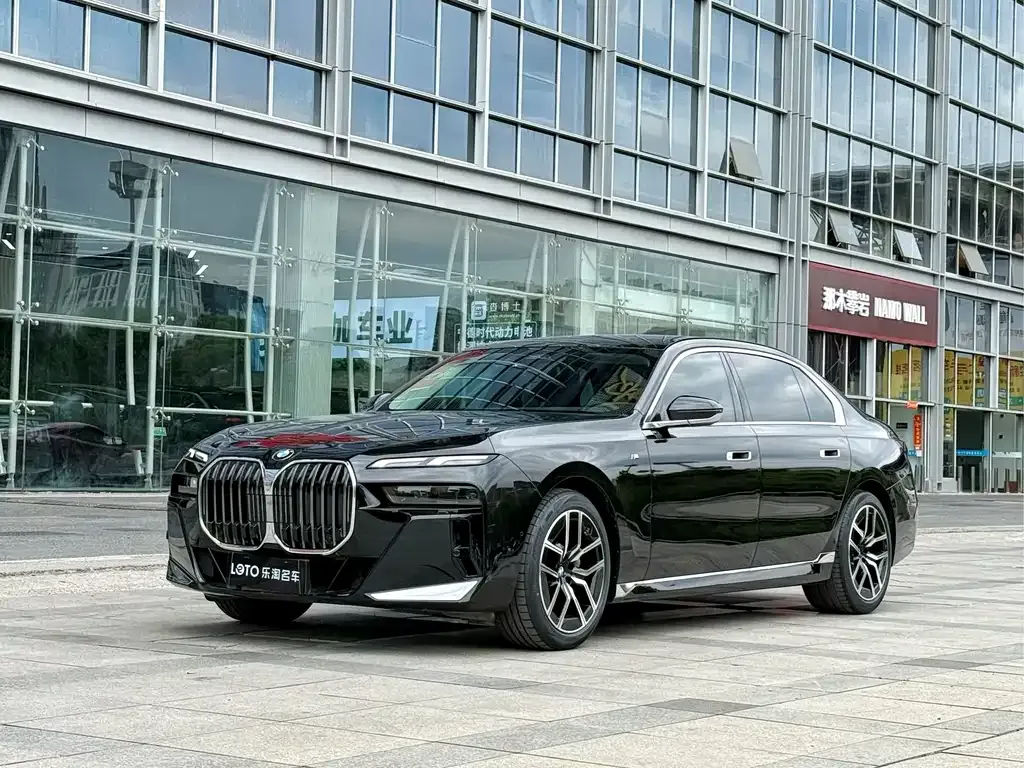 BMW 7 Series — фото 1