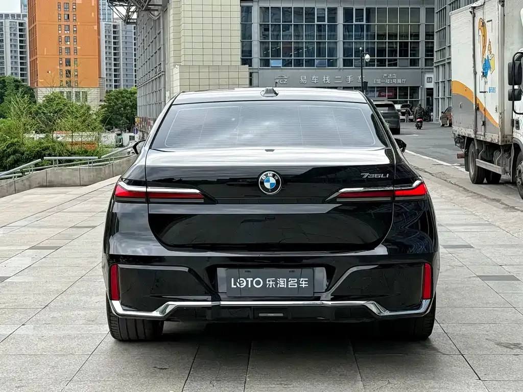 BMW 7 Series — фото 10