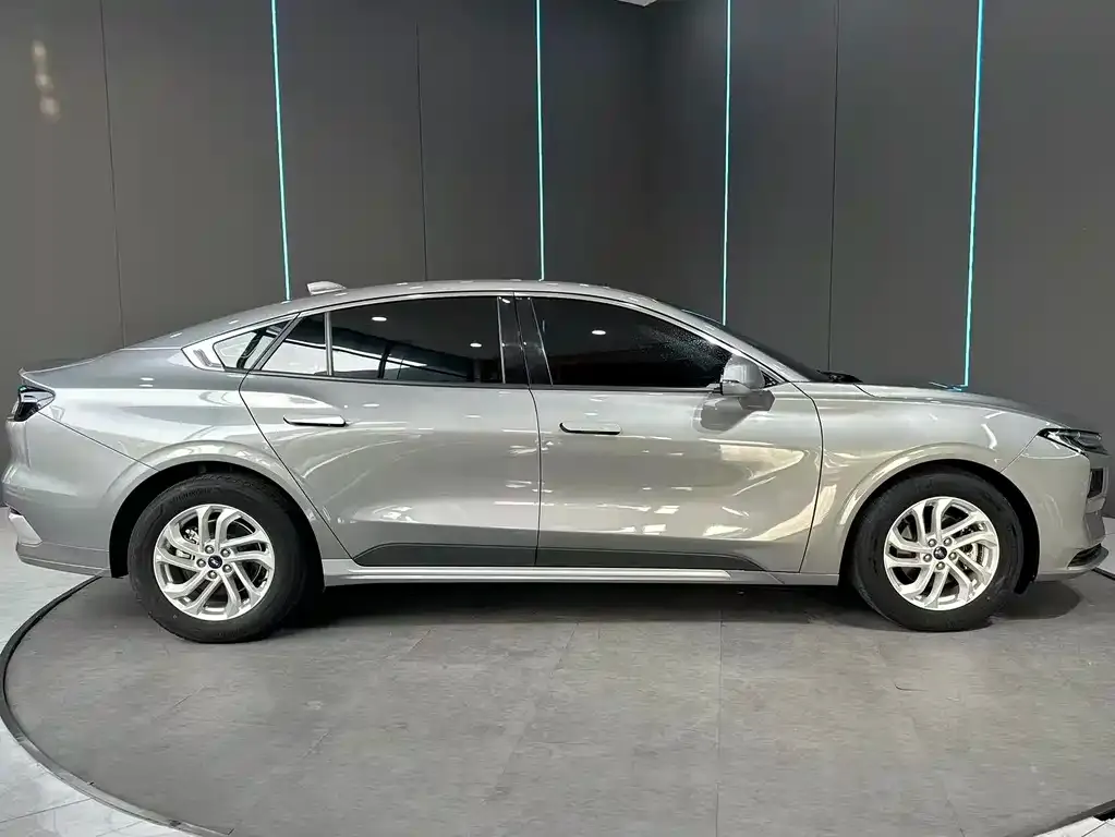 Ford Mondeo 2023 из CN, фото 4