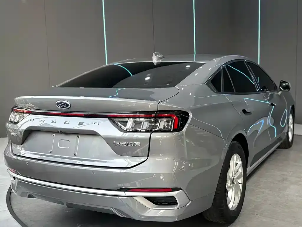 Ford Mondeo 2023 из CN, фото 2