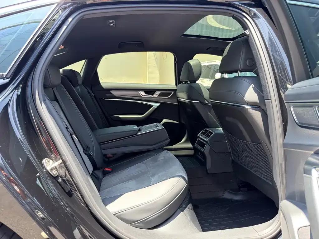 Audi A6L 2022 из CN, фото 2