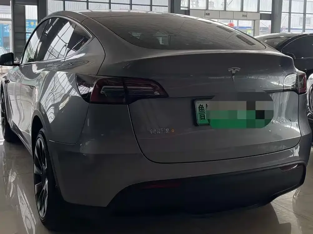 Tesla Model Y — фото 8