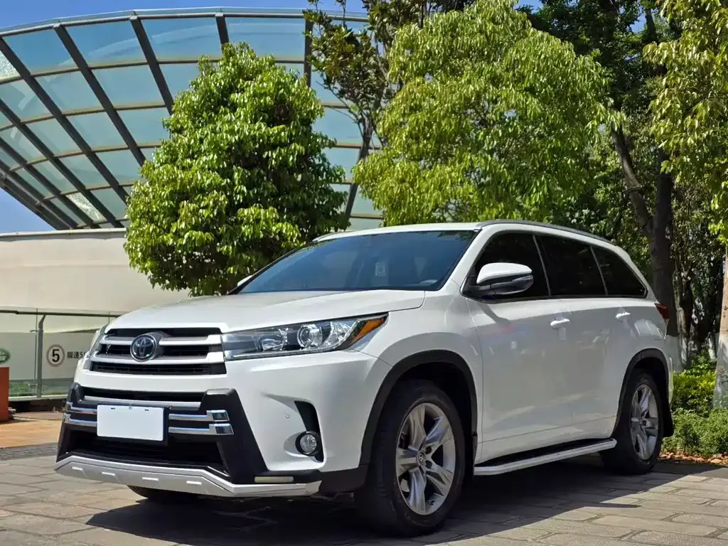 Toyota Highlander — фото 1