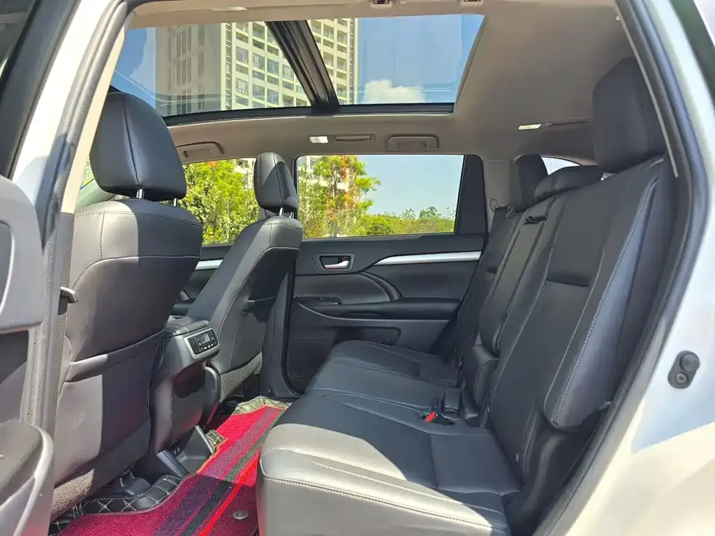 Toyota Highlander — фото 10