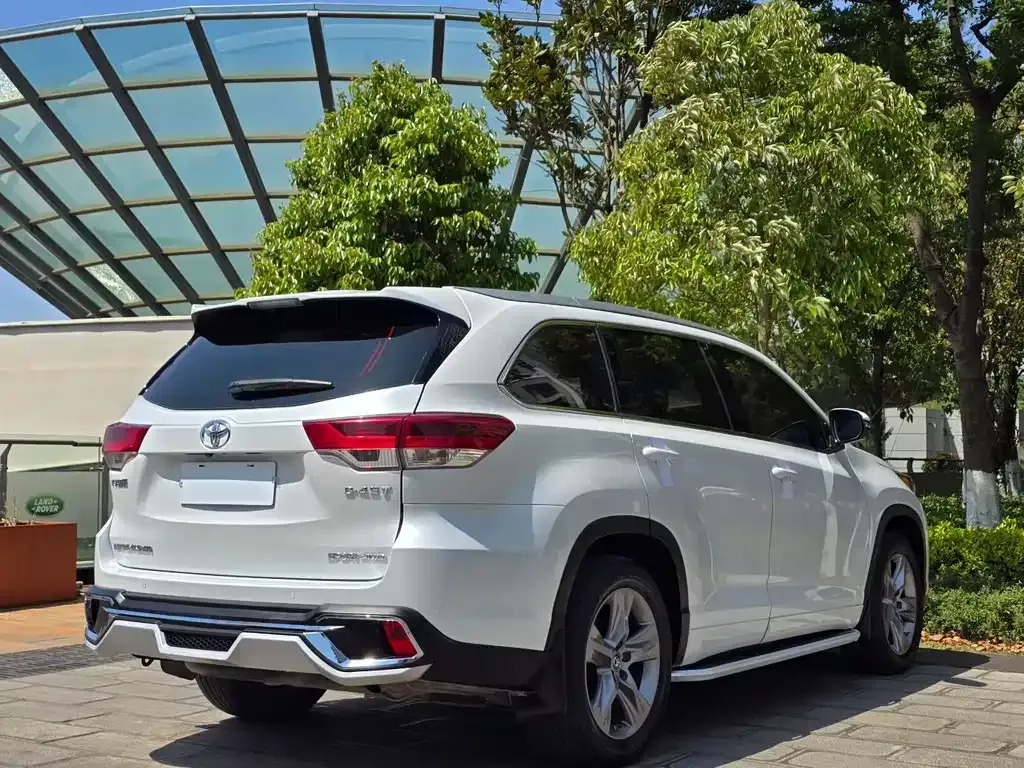 Toyota Highlander — фото 4