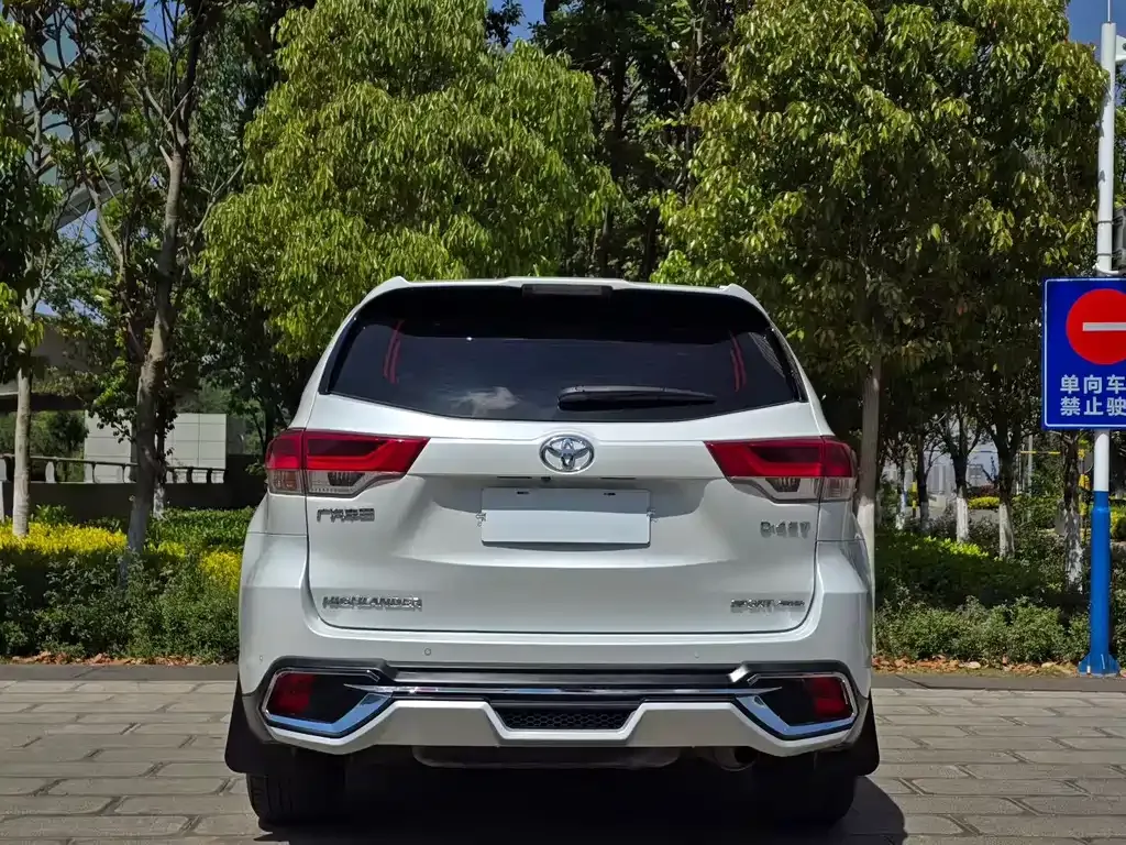 Toyota Highlander — фото 5
