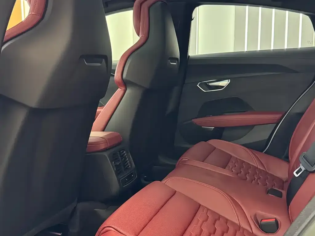 Audi e-tron GT 2024 из CN, фото 4