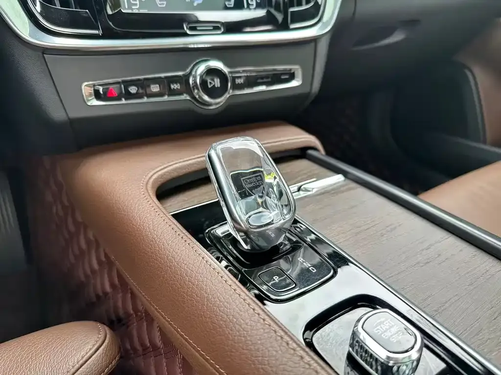 Volvo S90 — фото 3