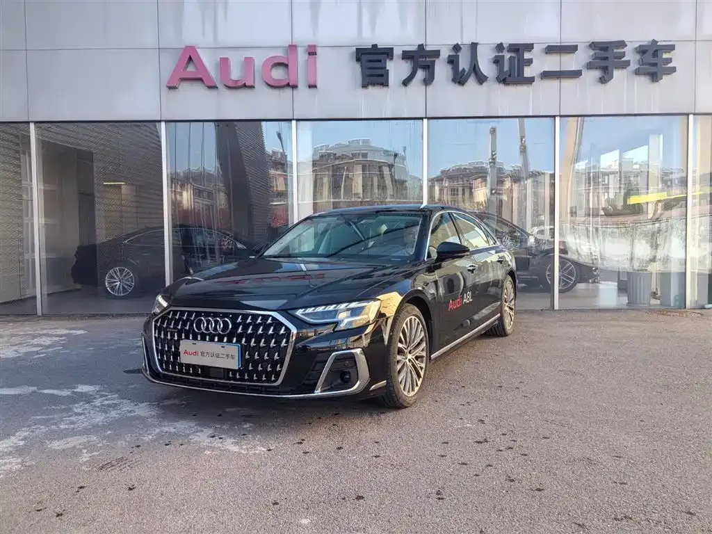 Audi A8 — фото 1