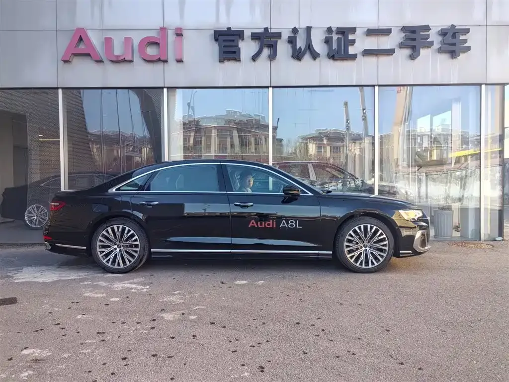 Audi A8 — фото 7