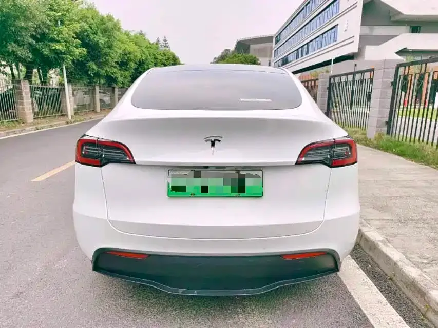 Tesla Model Y — фото 9