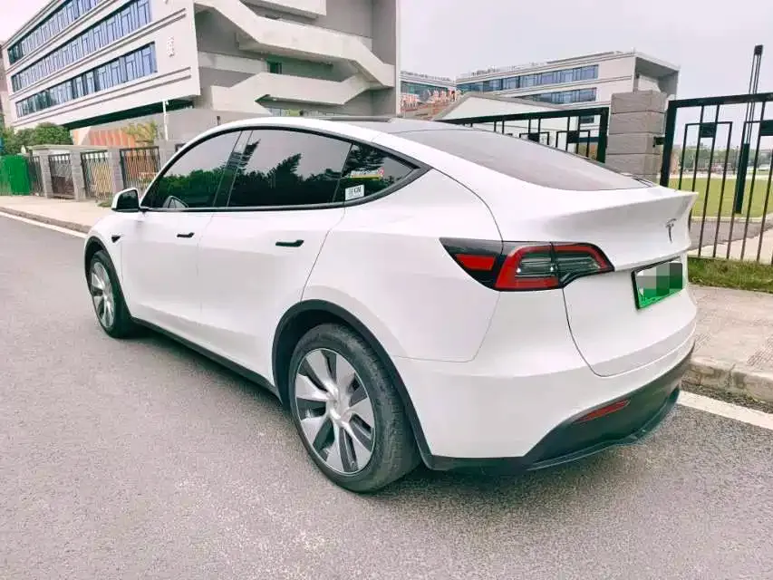Tesla Model Y — фото 5