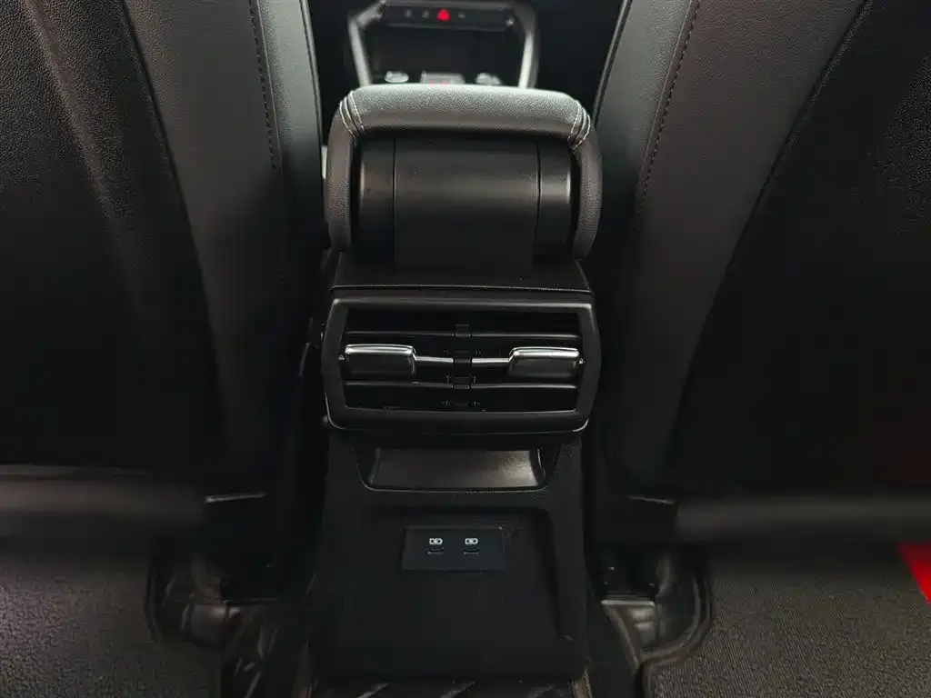 Audi A3 2024 из CN, фото 2