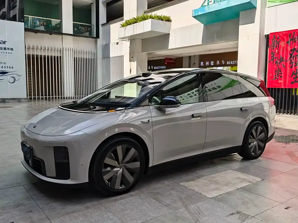 Li Auto i8