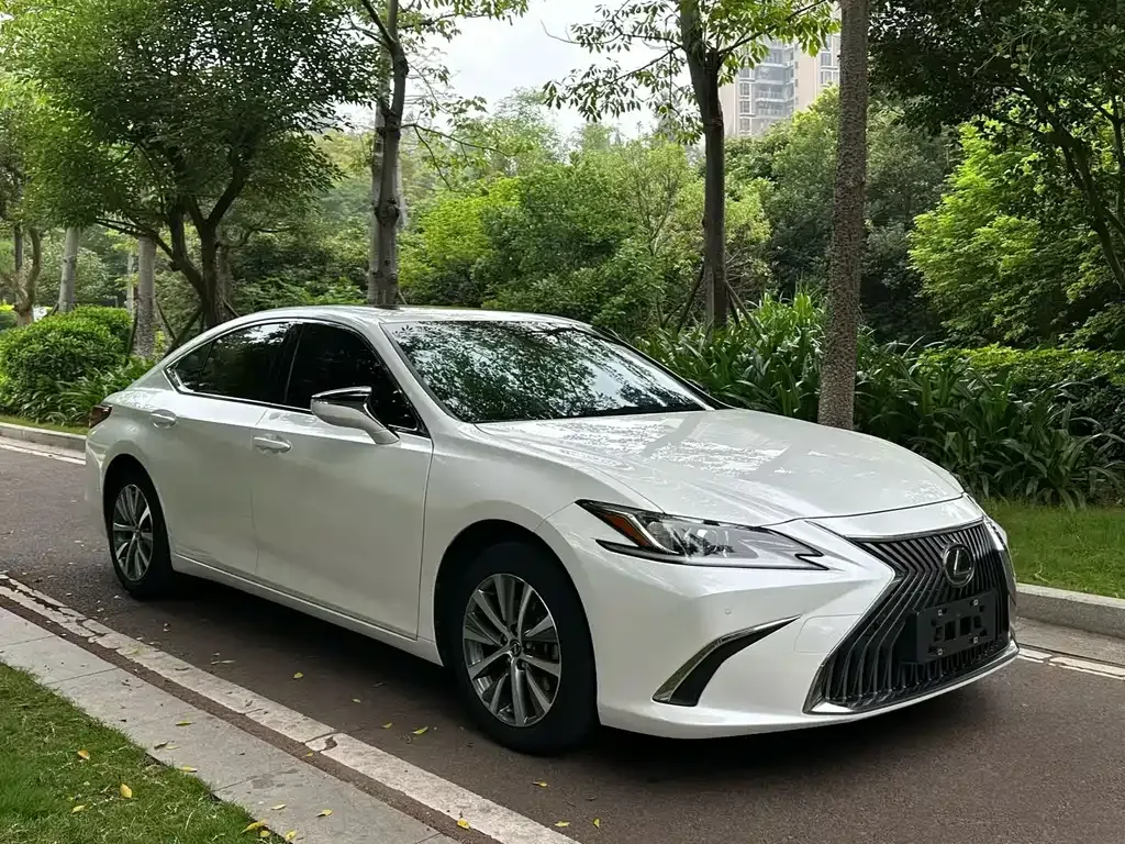 Lexus ES — фото 9