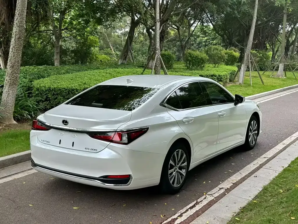 Lexus ES — фото 5