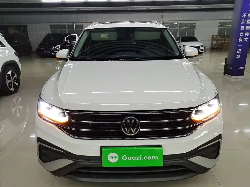 Volkswagen Tiguan L — фото 9