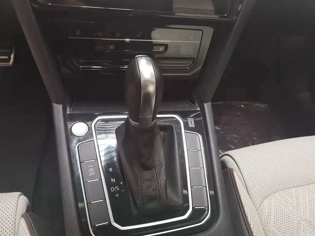 Volkswagen Magotan 2023 из CN, фото 4