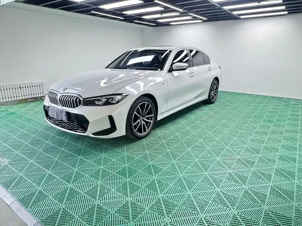 BMW 3 Series 2023 из CN, фото 1