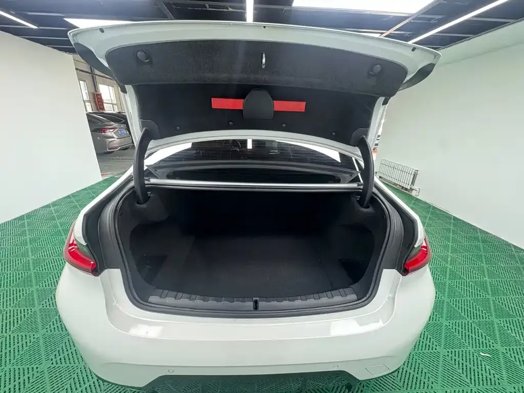 BMW 3 Series 2023 из CN, фото 9