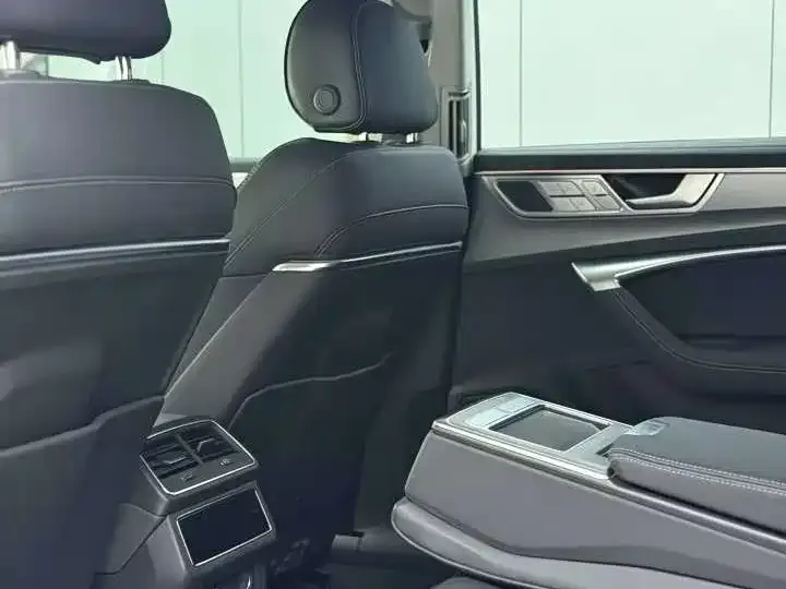 Audi A7L 2024 из CN, фото 3