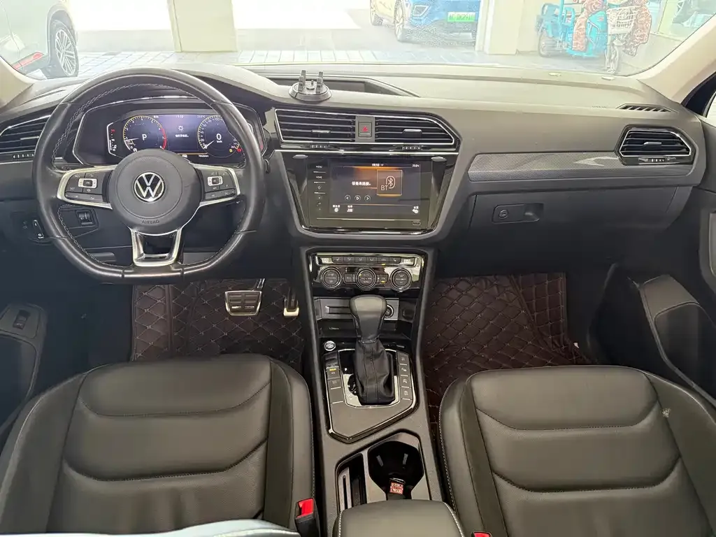 Volkswagen Tiguan L — фото 8