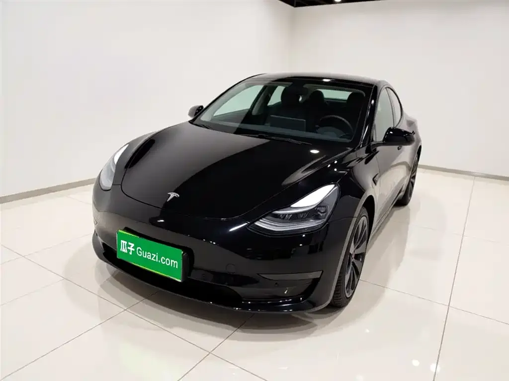 Tesla Model 3 — фото 1