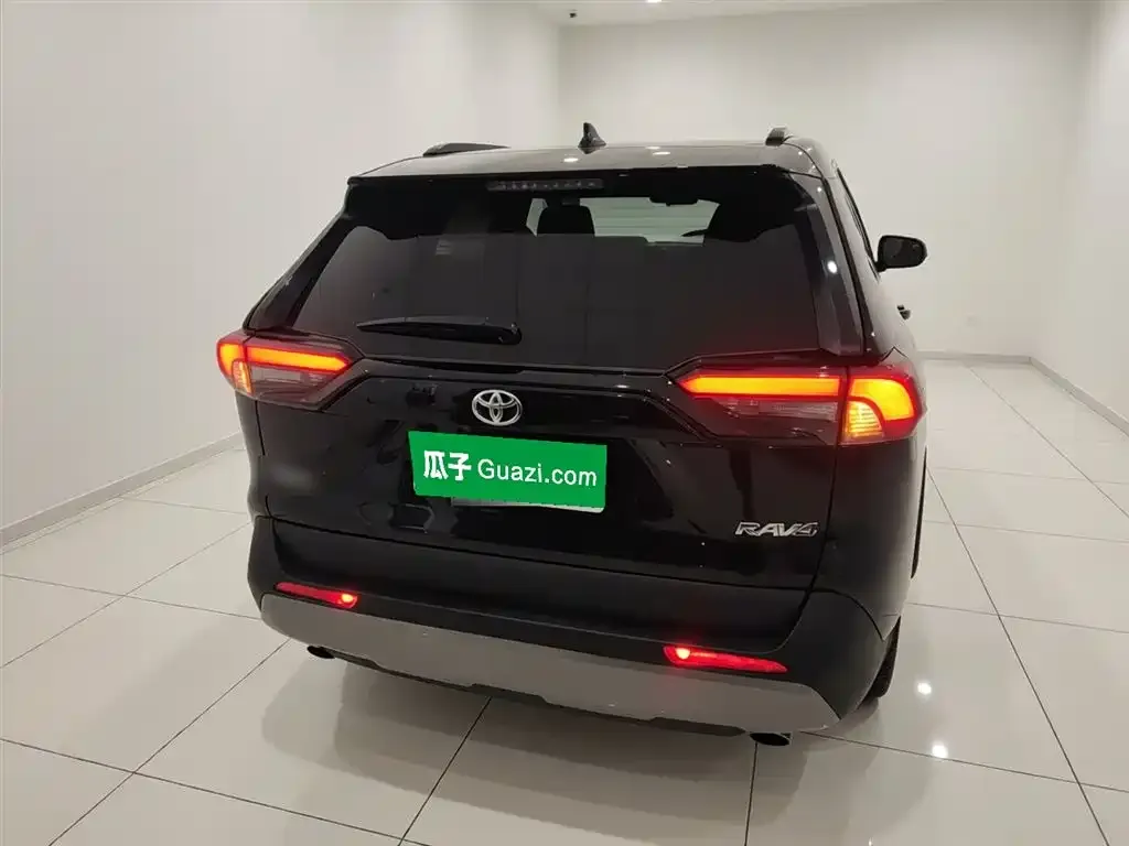 Toyota RAV4 2023 из CN, фото 5