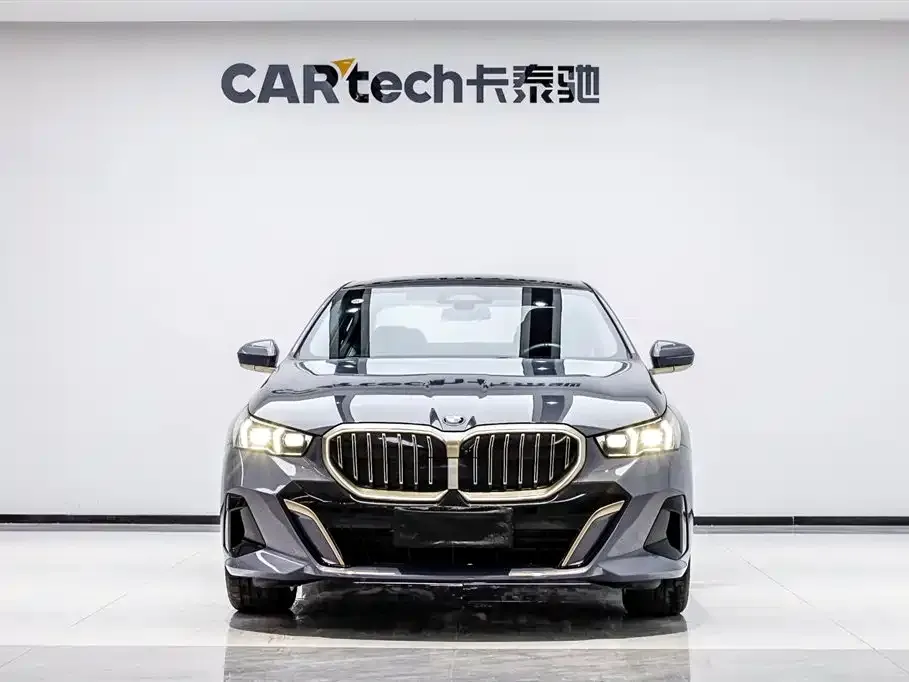 BMW 5 Series 2025 из CN, фото 9