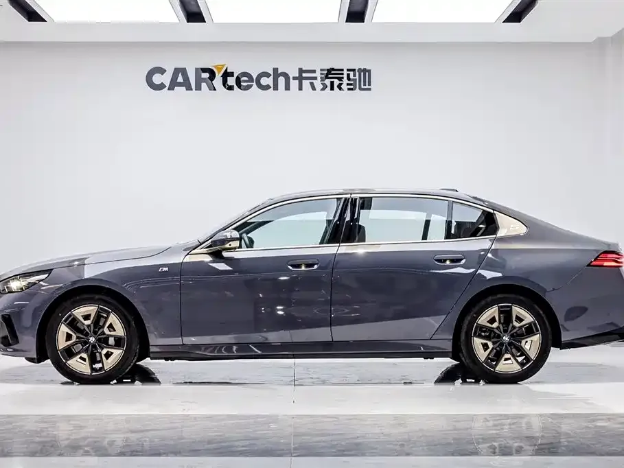 BMW 5 Series 2025 из CN, фото 4