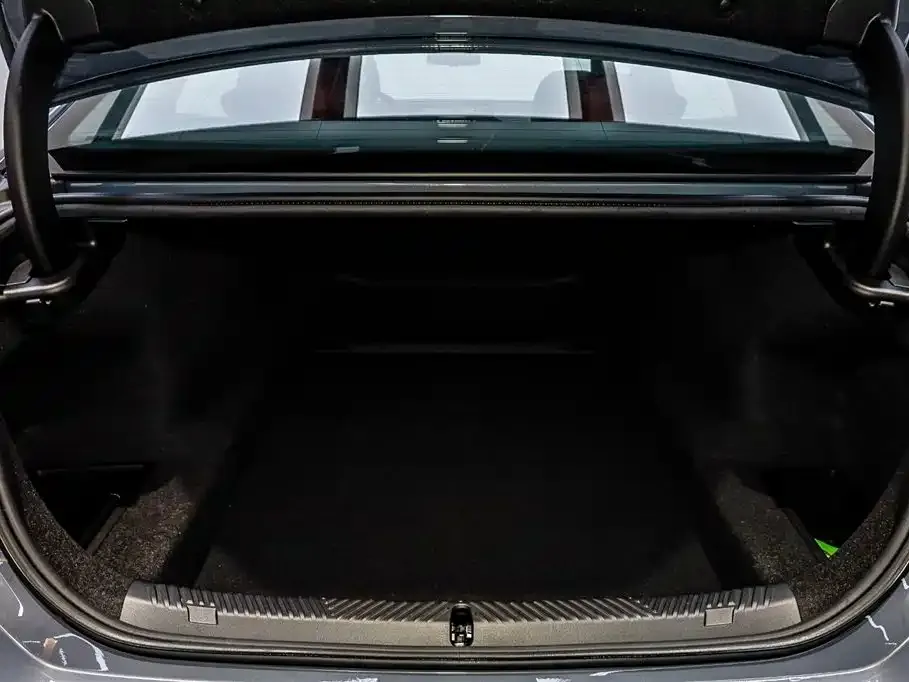 BMW 5 Series 2025 из CN, фото 6
