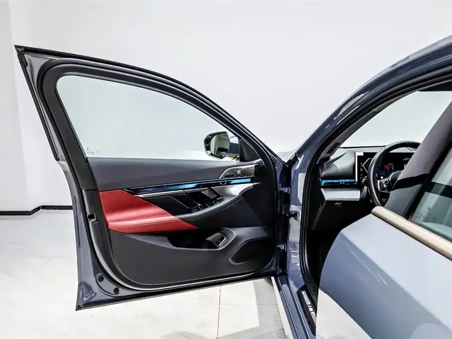 BMW 5 Series 2025 из CN, фото 3