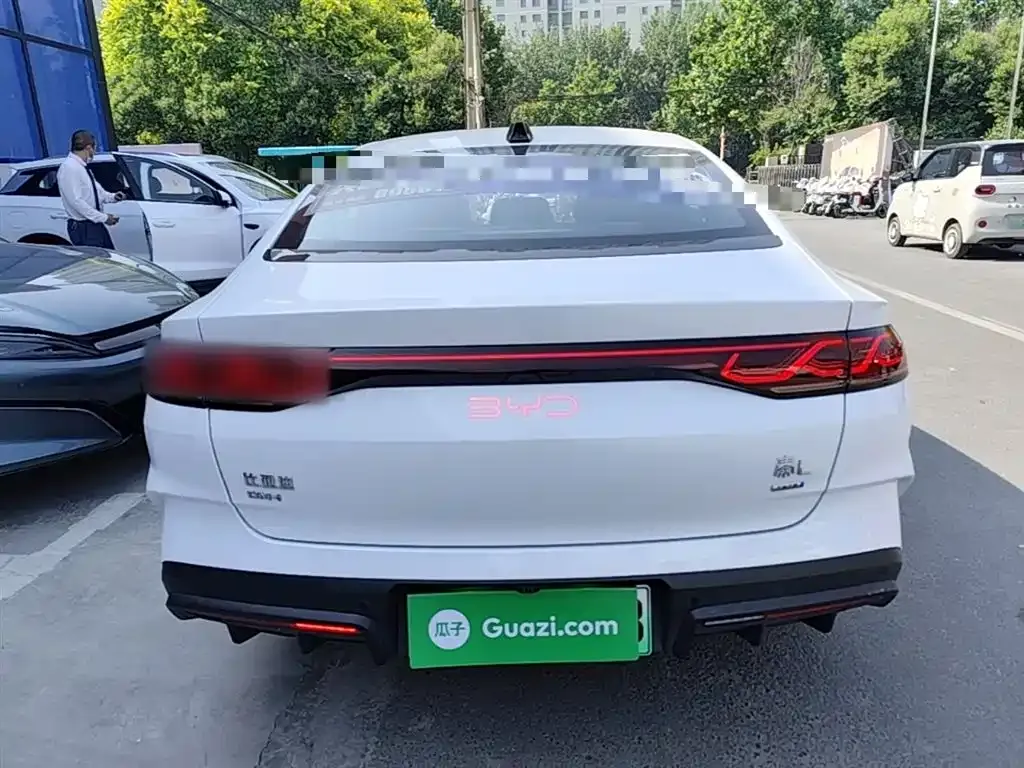 BYD Qin L — фото 10