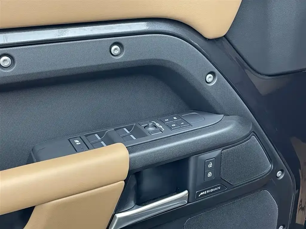 Land Rover Defender — фото 10