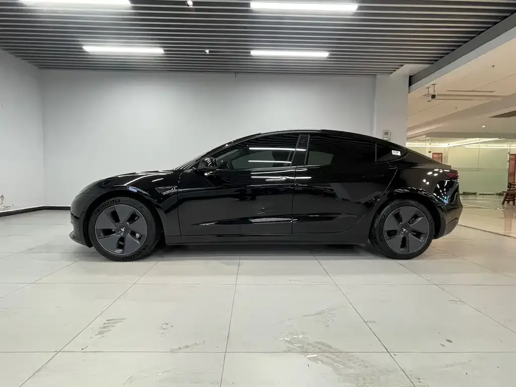 Tesla Model 3 — фото 8