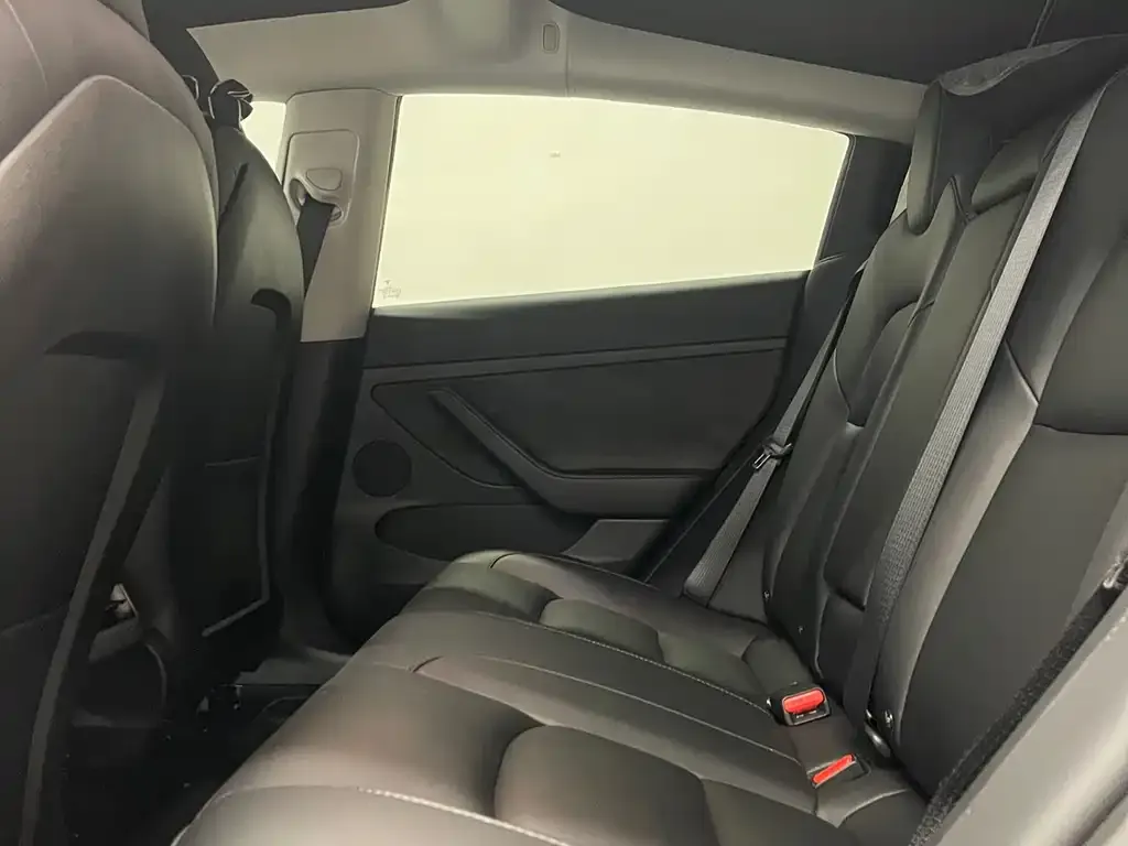 Tesla Model 3 — фото 10