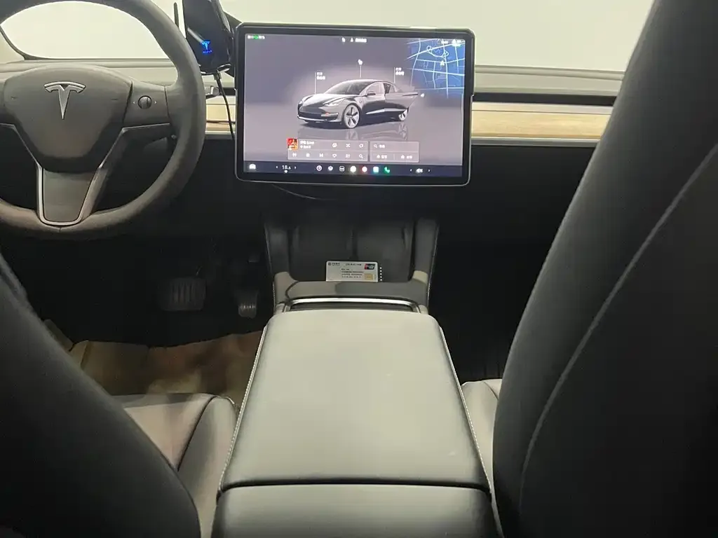 Tesla Model 3 — фото 9