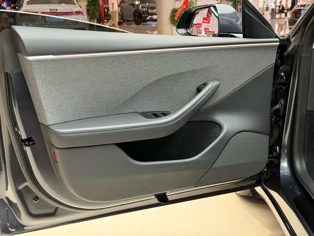 Tesla Model 3 — фото 4
