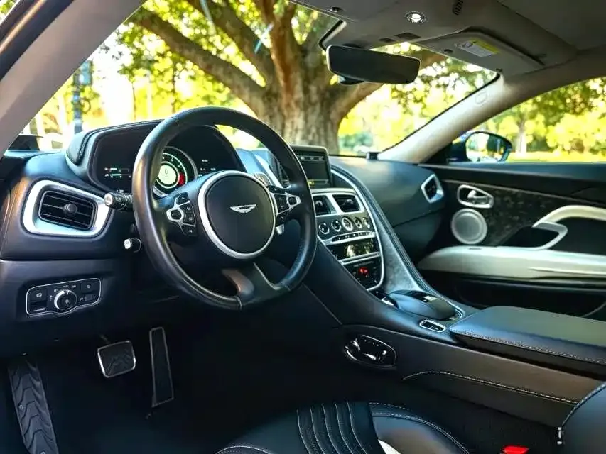Aston Martin DB11 2021 из CN, фото 2