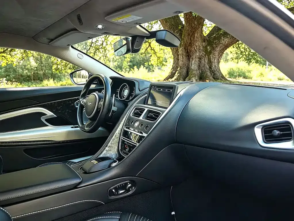 Aston Martin DB11 2021 из CN, фото 8