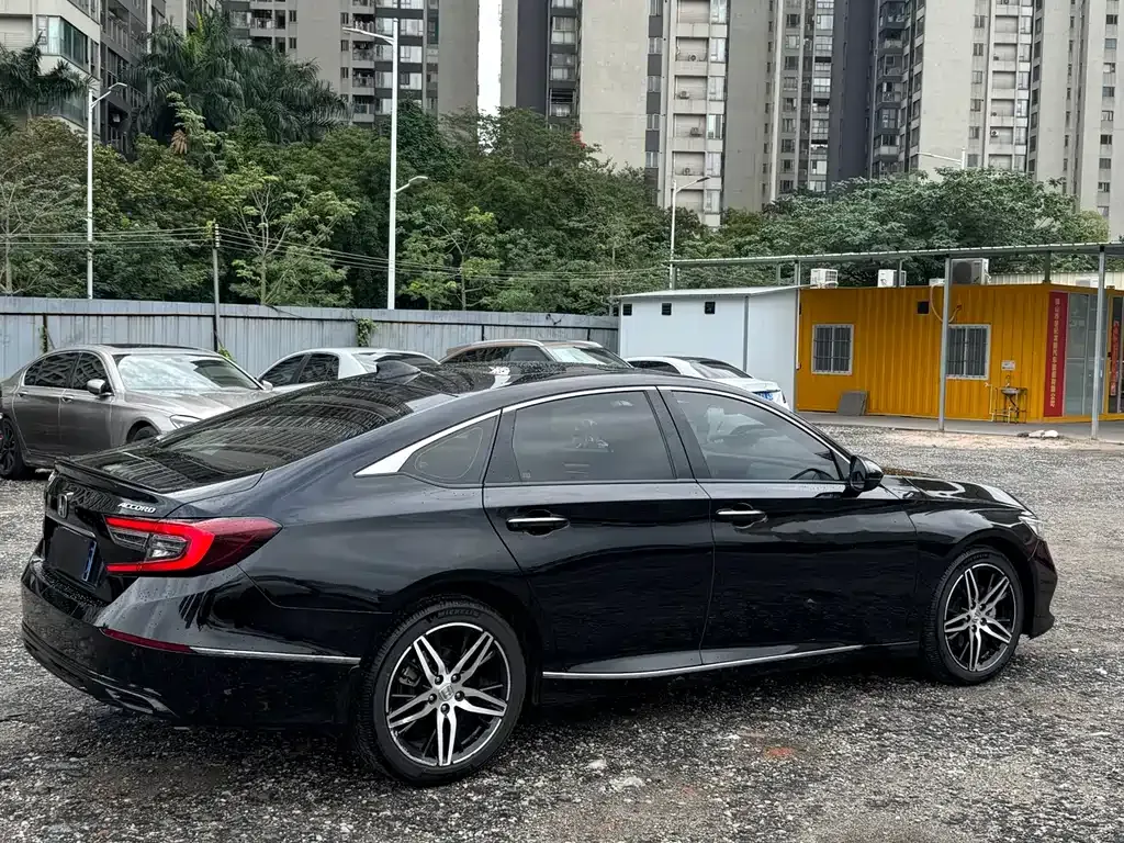 Honda Accord — фото 9