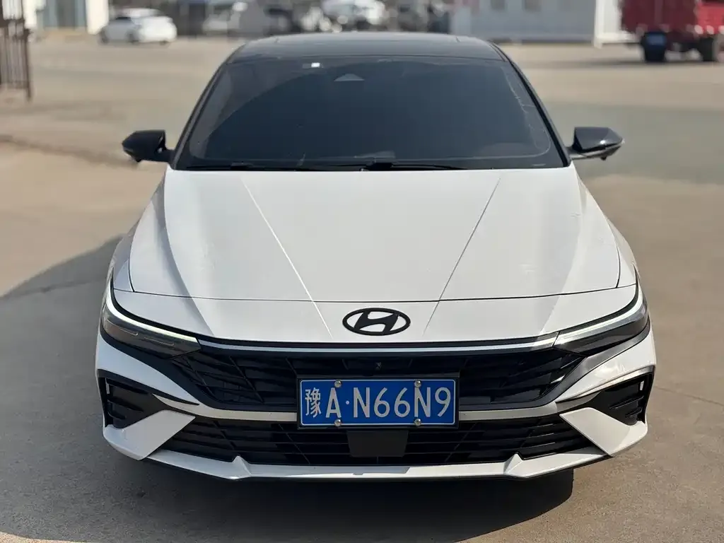 Hyundai Elantra — фото 3