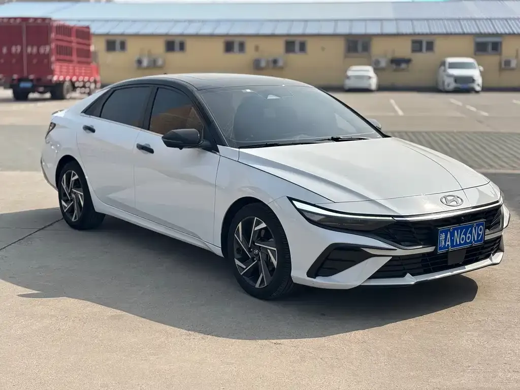 Hyundai Elantra — фото 8