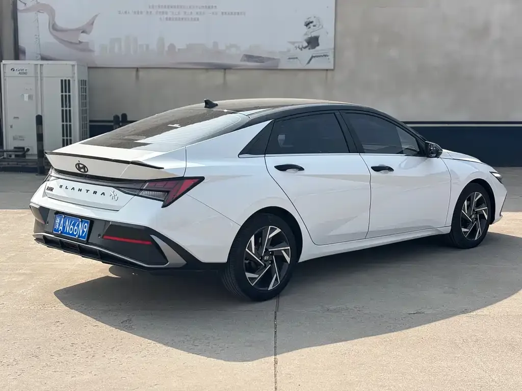 Hyundai Elantra — фото 10