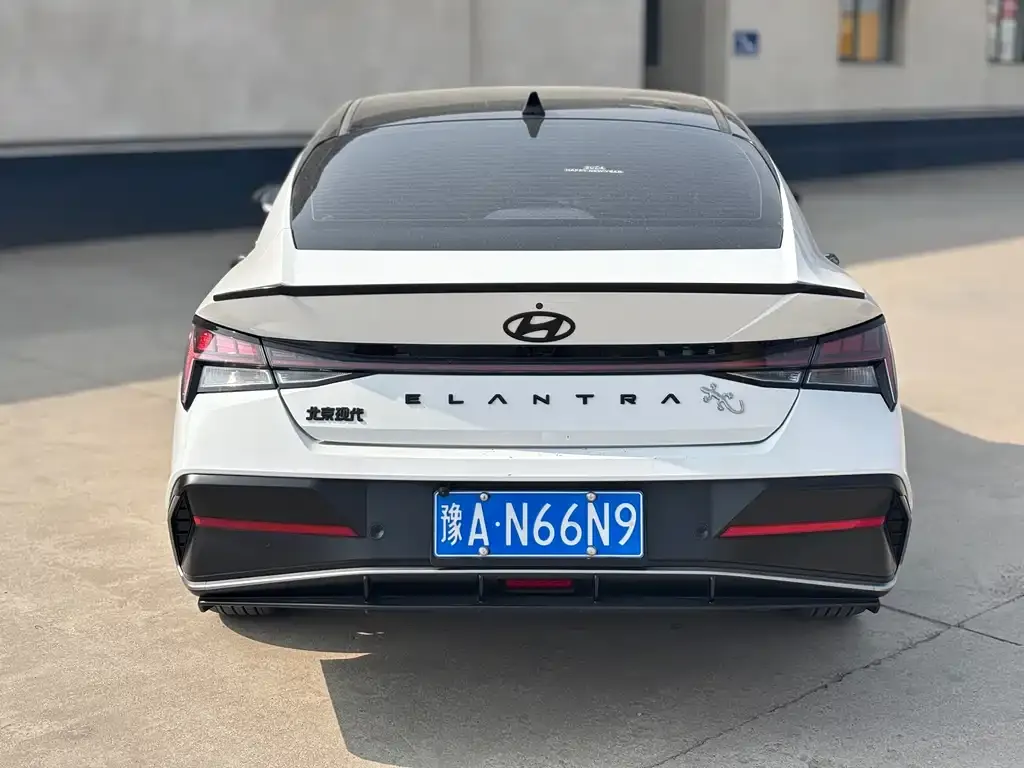 Hyundai Elantra — фото 2